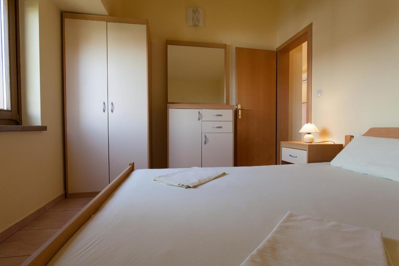 Apartman Vjekoslav クルク エクステリア 写真